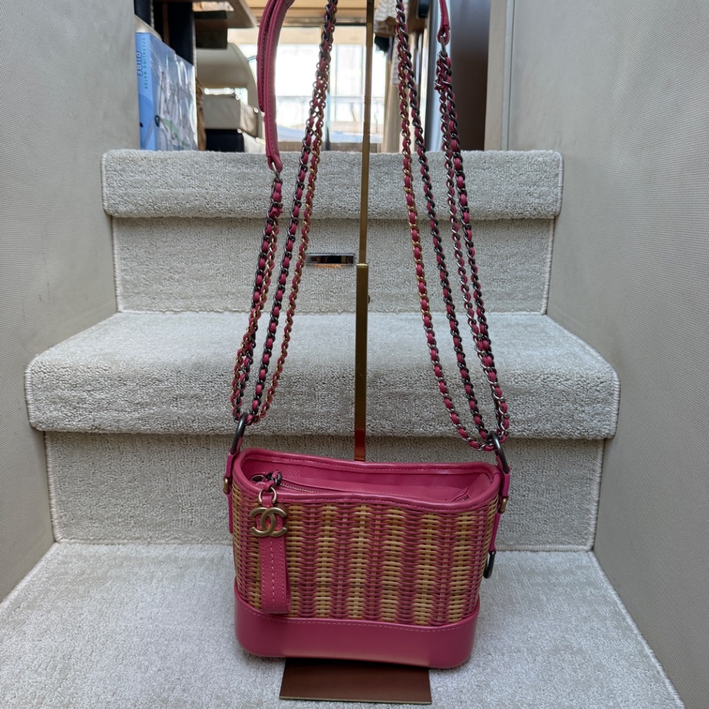 Chanel Gabrielle Hobo Small in Beige Rattan & Pink leather - Picture 13 of 14